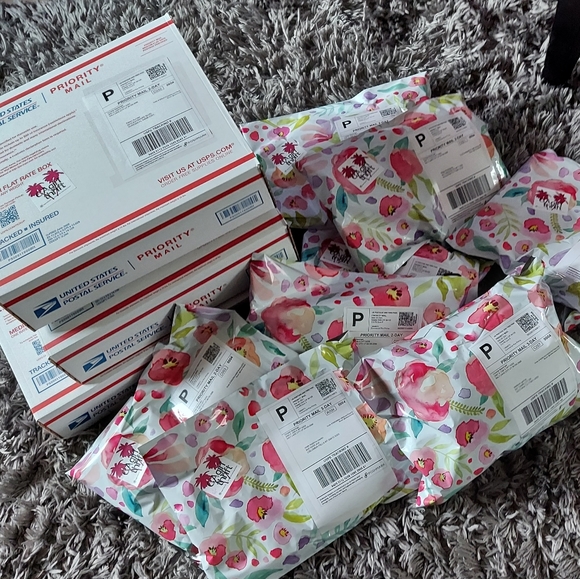 Meet your Posher, Christie - Picture 3 of 9